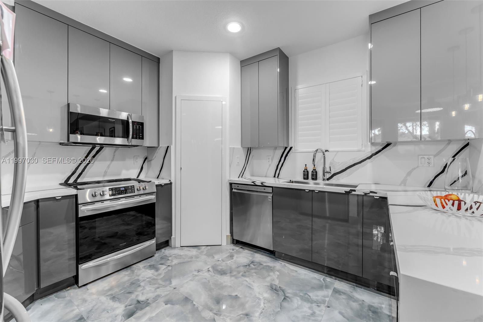 KARENERO FALLS - Residential Lease