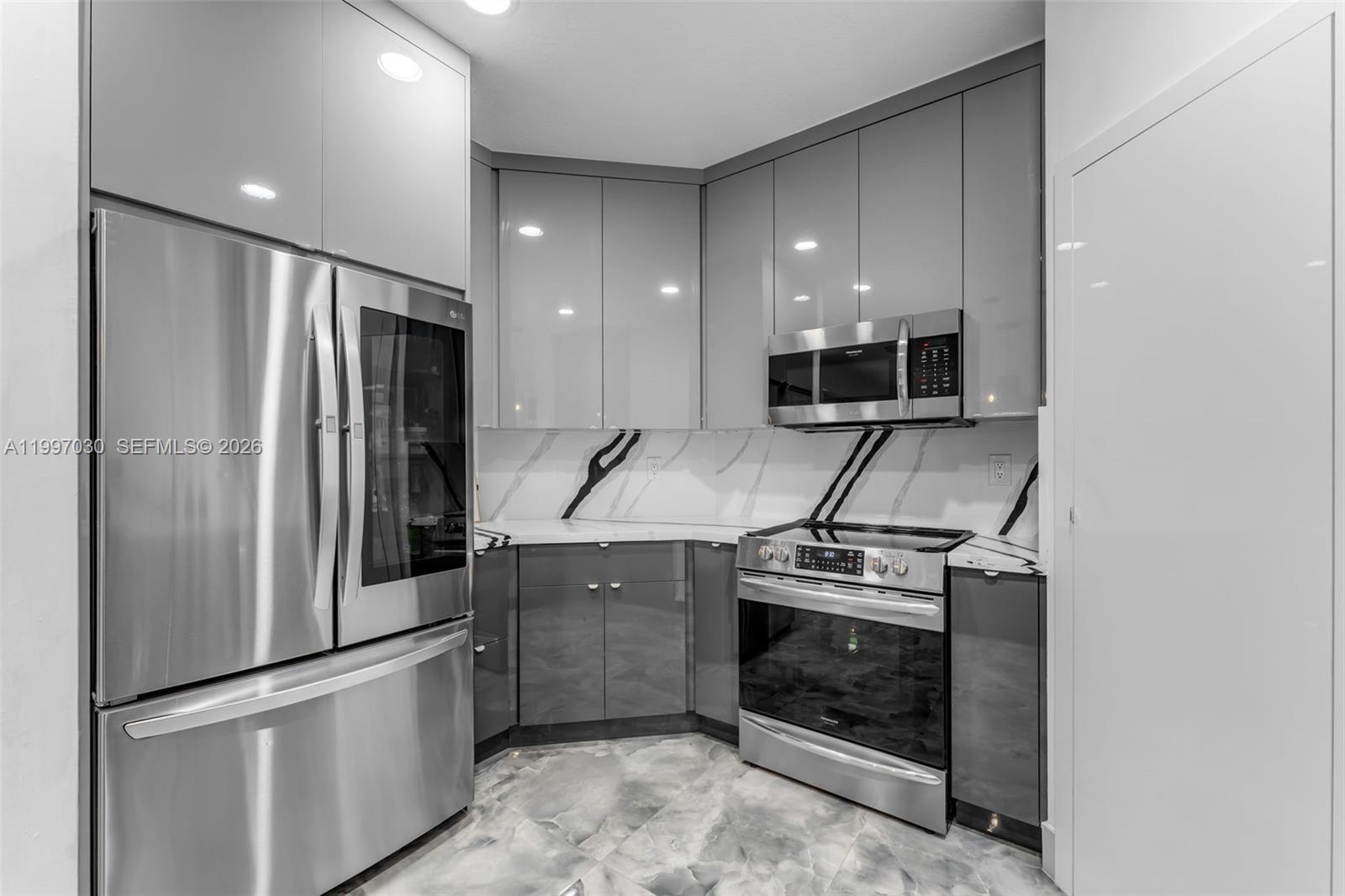 KARENERO FALLS - Residential Lease