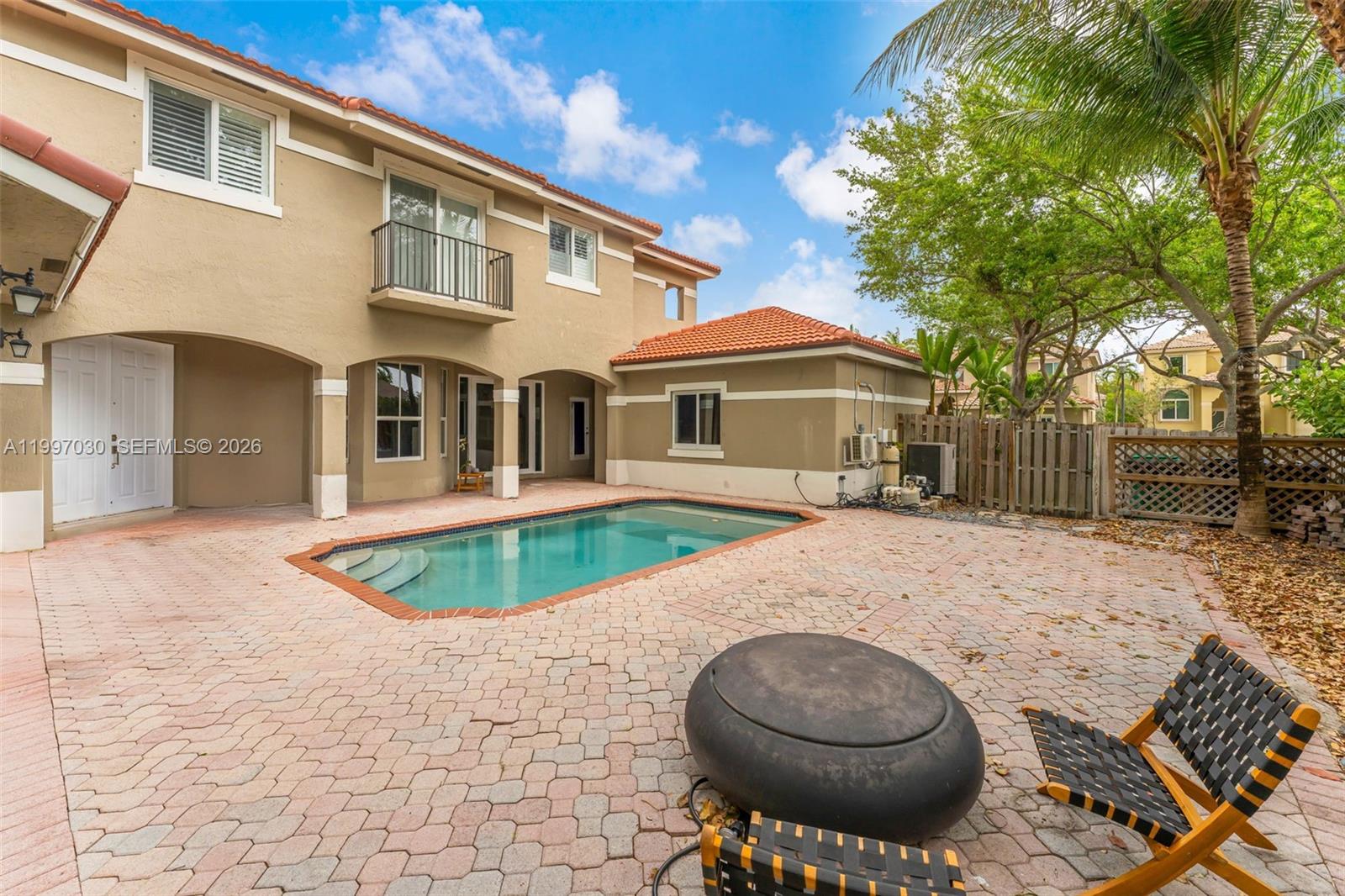 KARENERO FALLS - Residential Lease