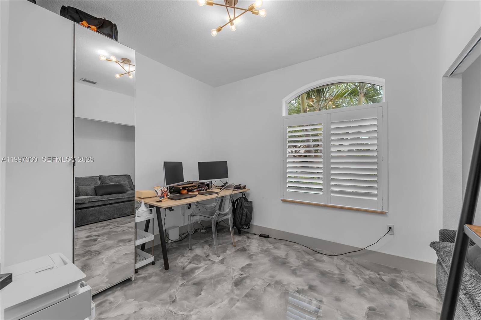 KARENERO FALLS - Residential Lease