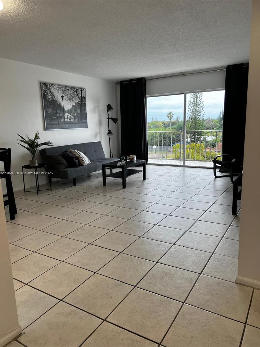 MANORS OF INVERRARY XII - Residential Lease