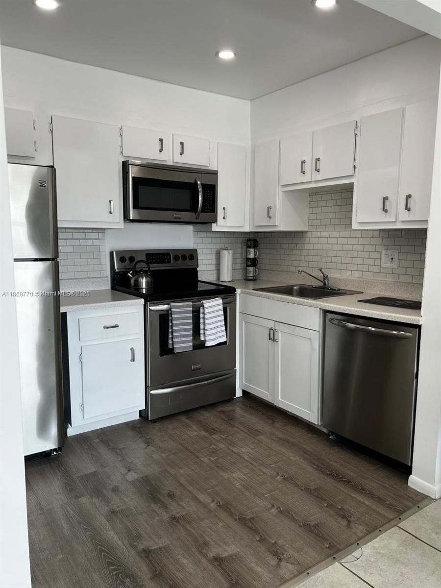 MANORS OF INVERRARY XII - Residential Lease