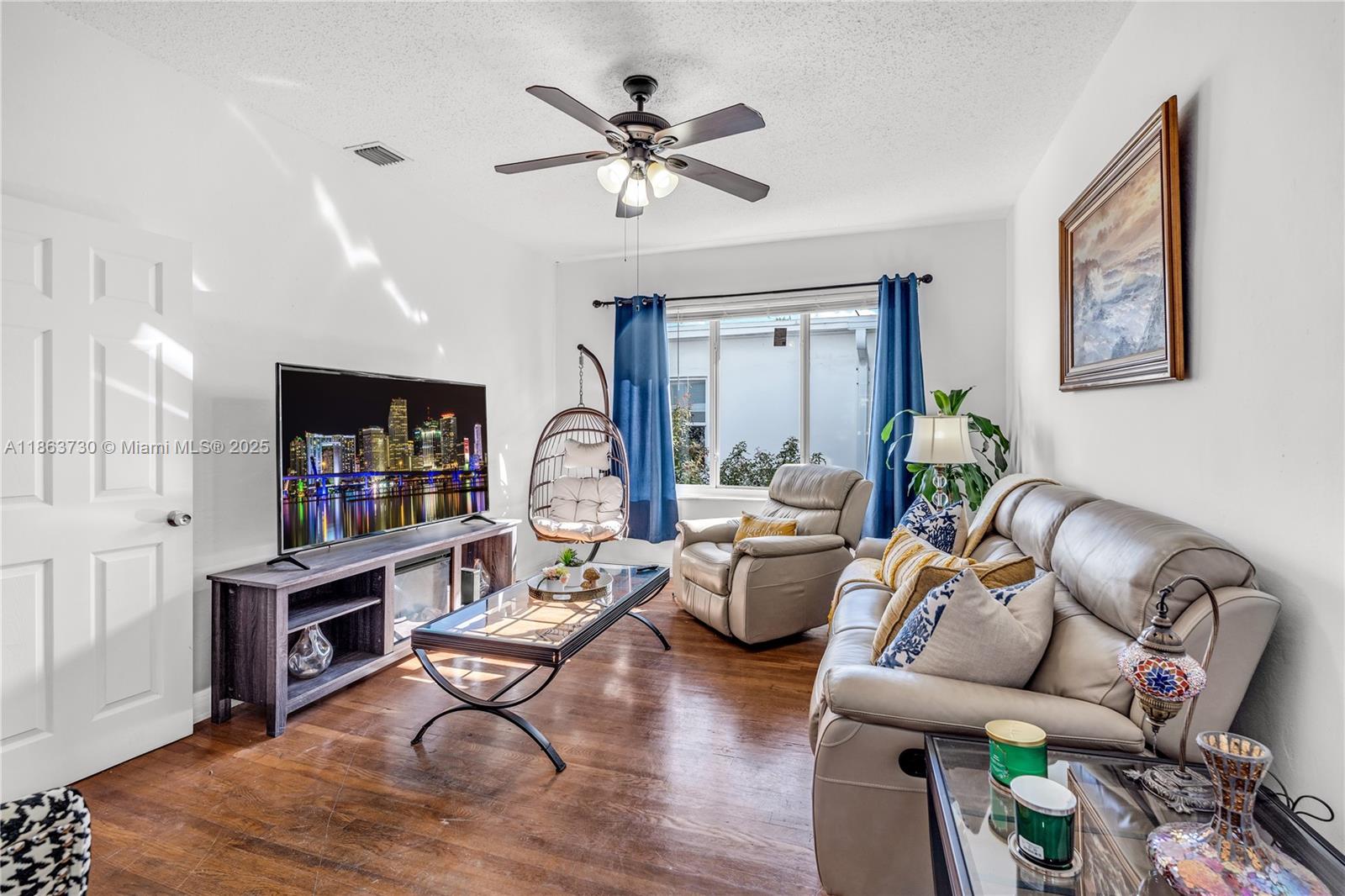 PRICE TO SELL!!...
Beautifully remodeled 1-bedroom, 1-bath apartment centrally located in the heart of South Beach. This unit features brand-new upgrades throughout, including impact windows that provide both safety and energy efficiency. Just a few blocks from the beach, world-class restaurants, and trendy shops, this apartment offers the perfect combination of comfort and convenience.