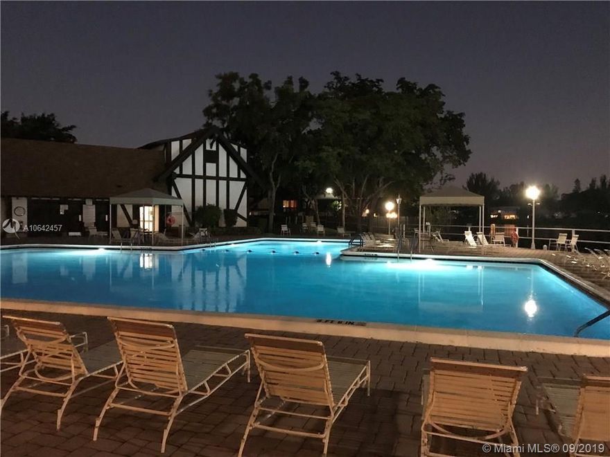 BEAUTIFULLY REMODELED CONDO! GREAT INVESTMENT OPPORTUNITY OR PRIMARY HOUSEHOLD! NO SHORT SALE OR REO!! no AGE  RESTRICTIONS and 1 year rental restriction!! LOW HOA FEES! MANY COMMUNITY AMENITIES. VACANT AND EASY TO SHOW . To show property click on show assist. Seller to choose closing agent. Cash Only!!