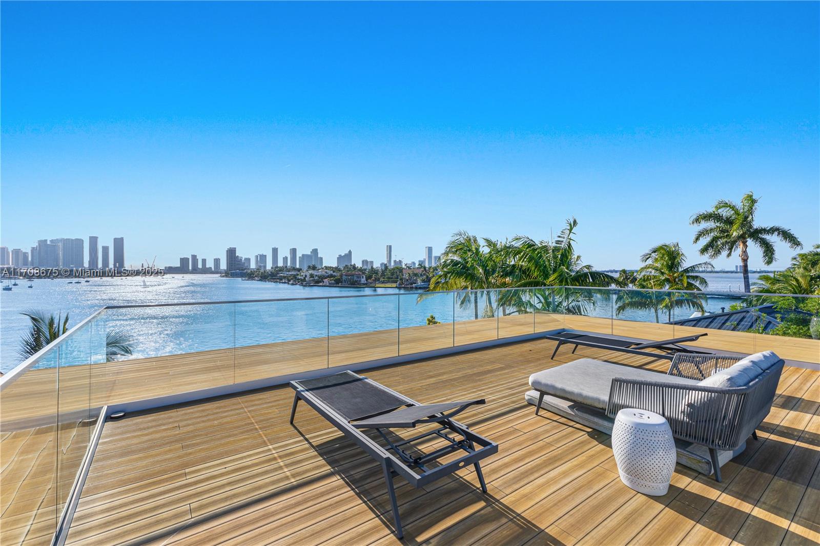 SAN MARINO ISLAND - Residential