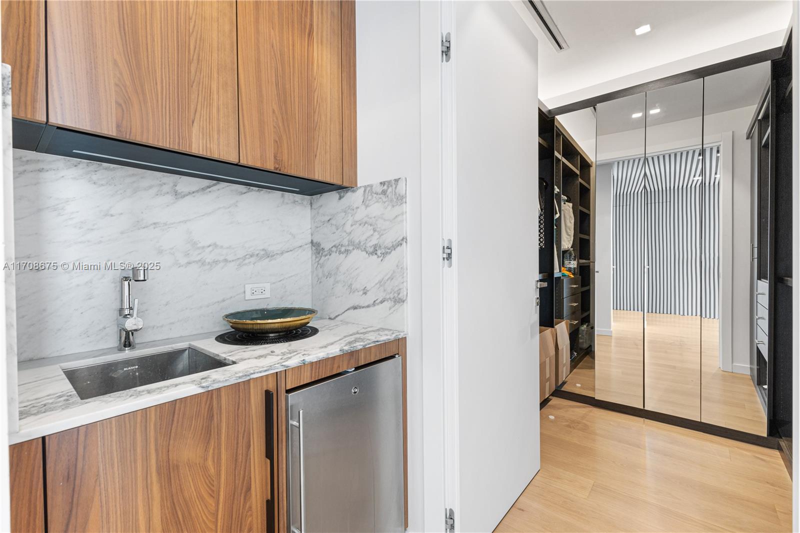 SAN MARINO ISLAND - Residential