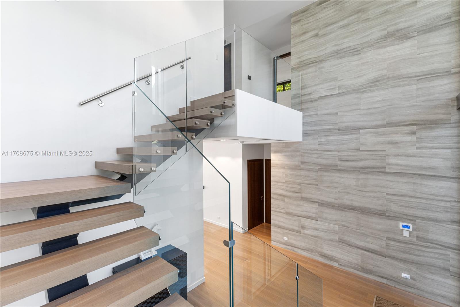 SAN MARINO ISLAND - Residential