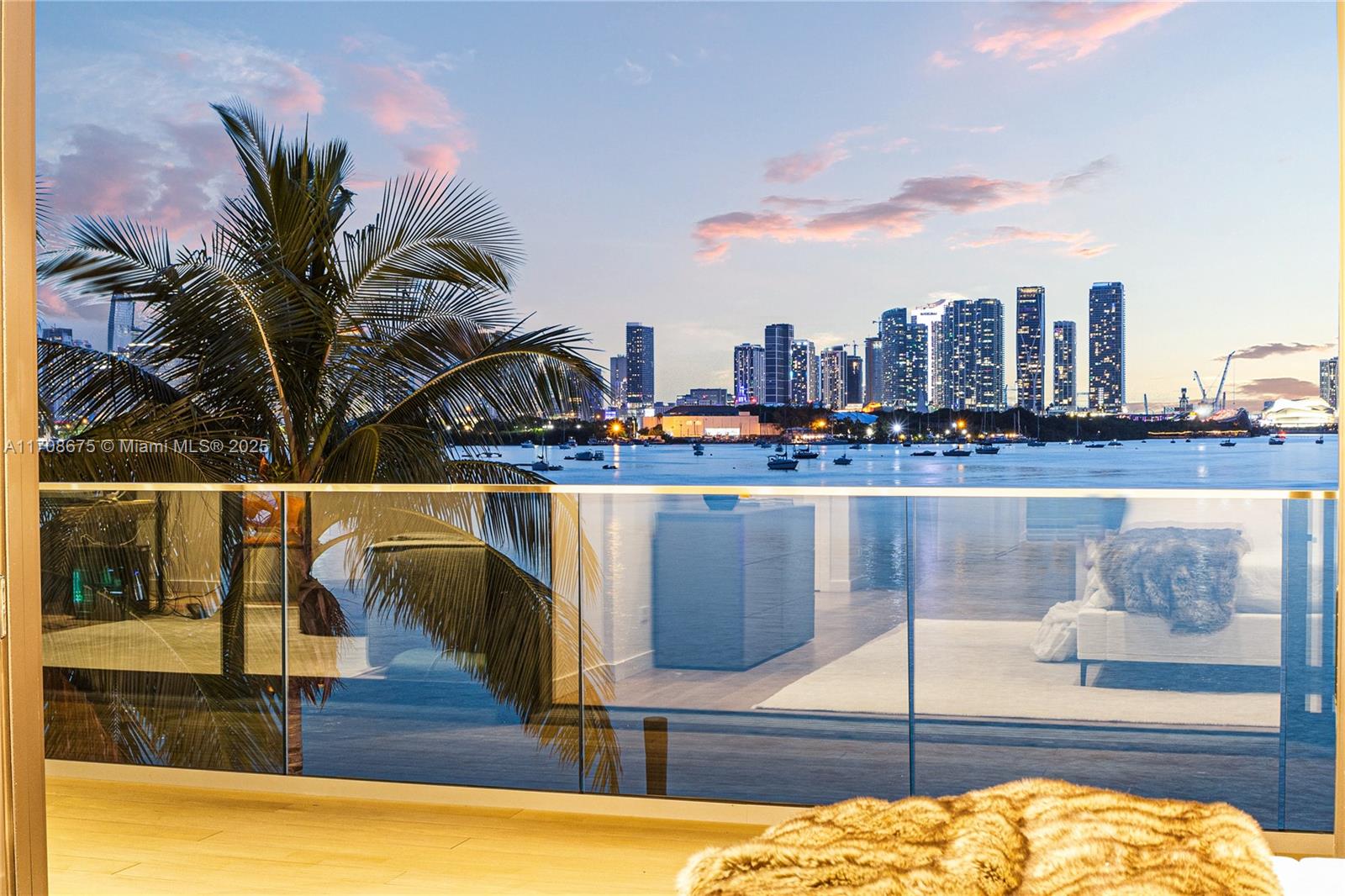 SAN MARINO ISLAND - Residential