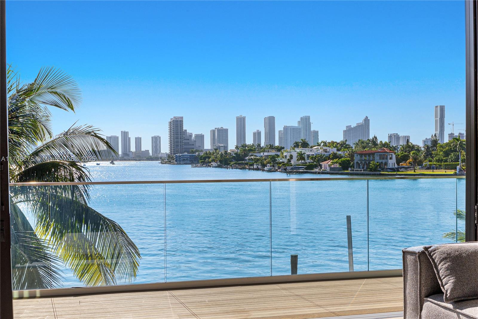 SAN MARINO ISLAND - Residential