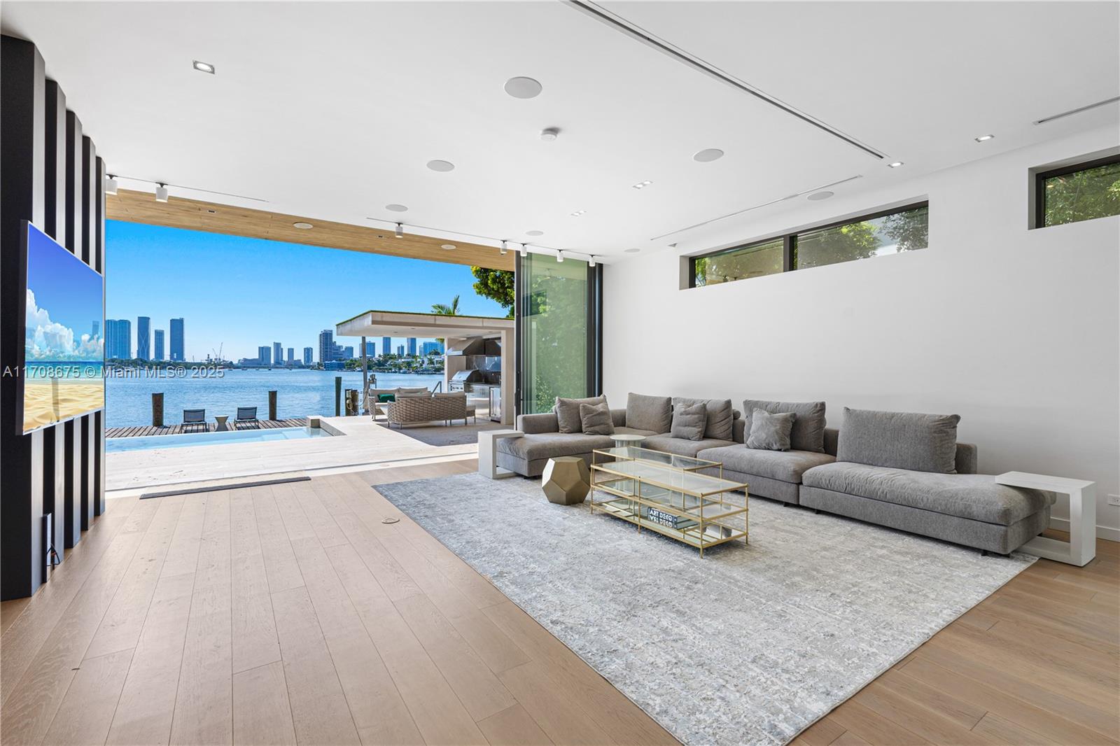 SAN MARINO ISLAND - Residential