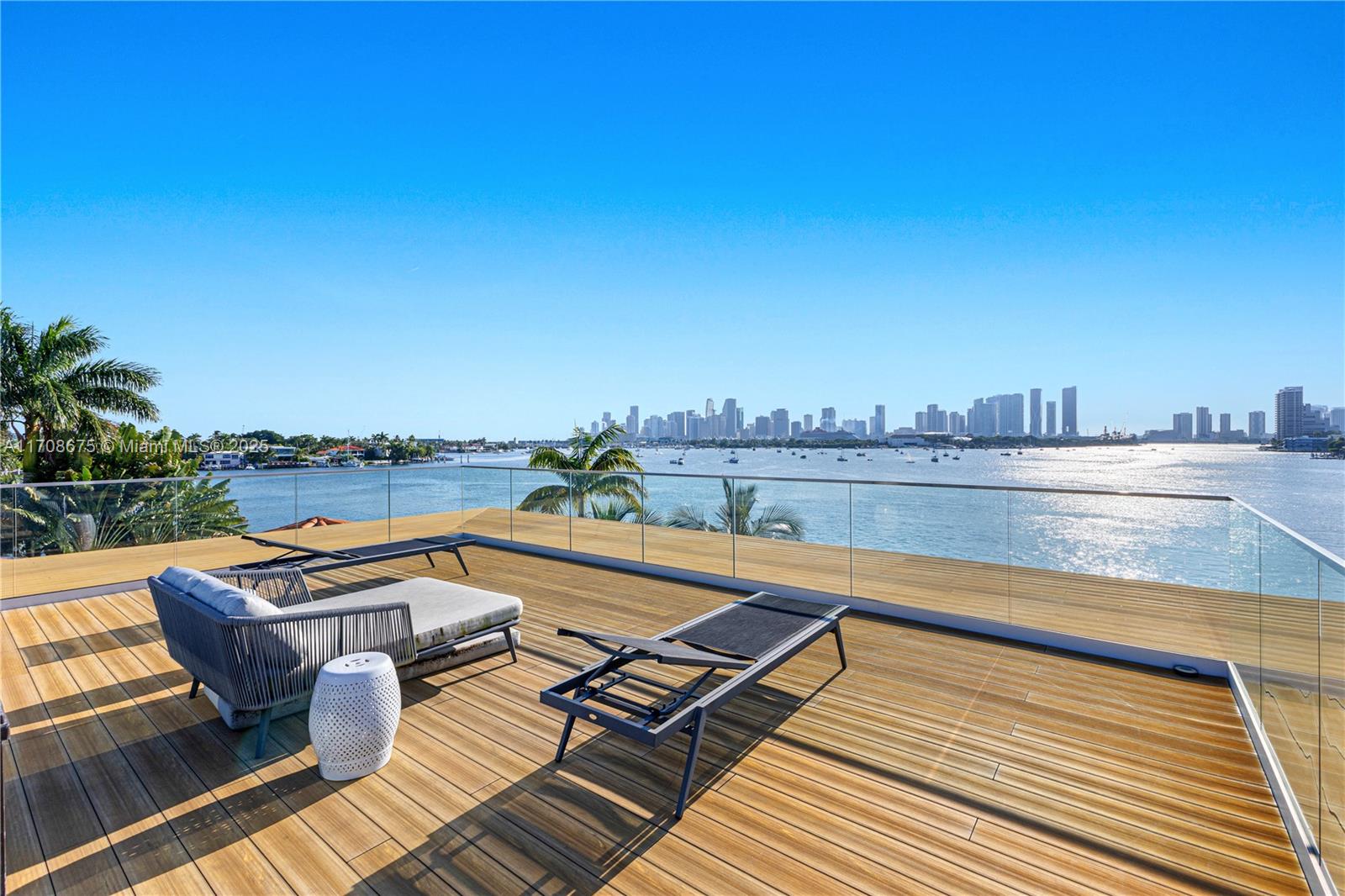 SAN MARINO ISLAND - Residential