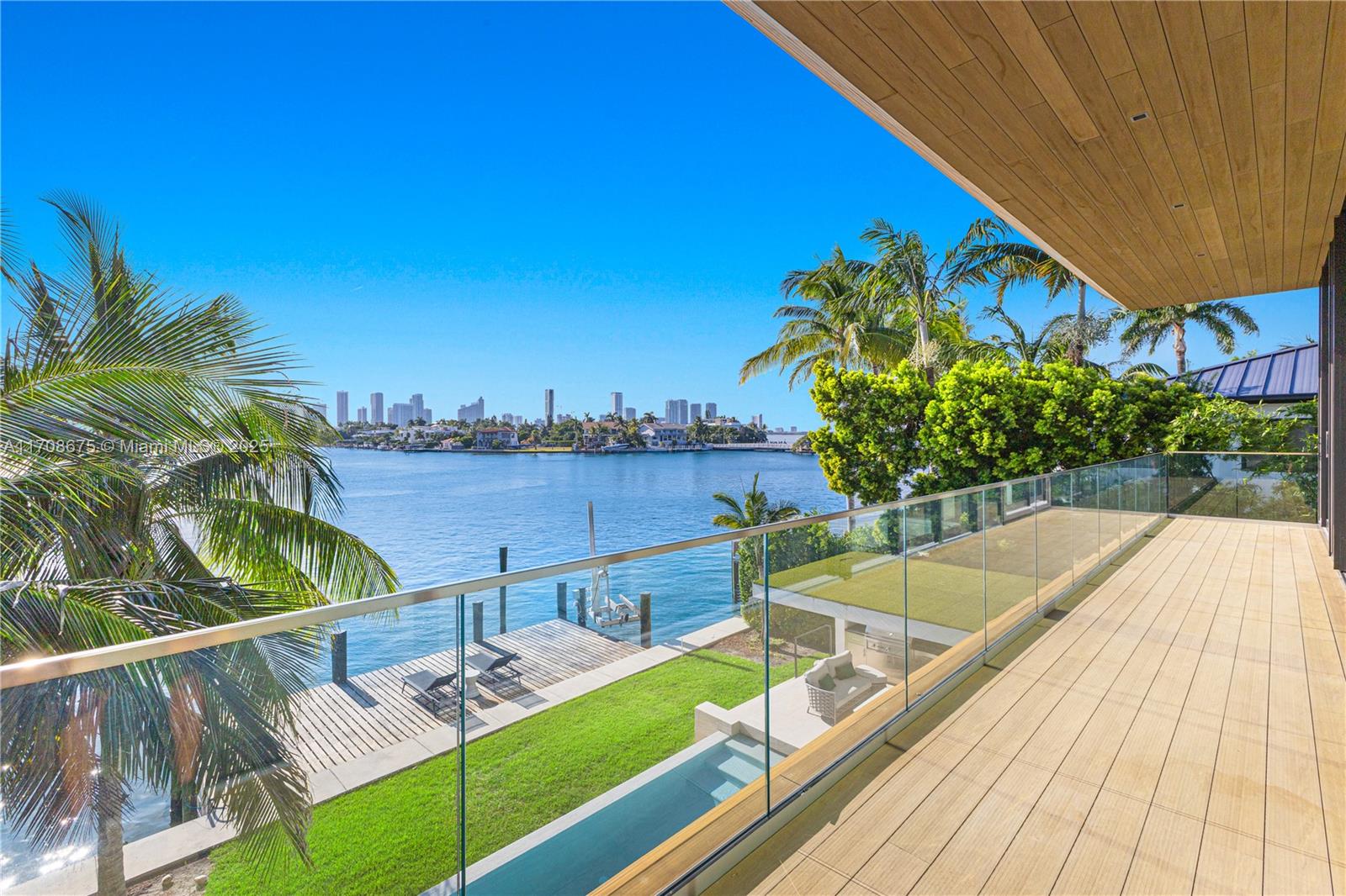 SAN MARINO ISLAND - Residential