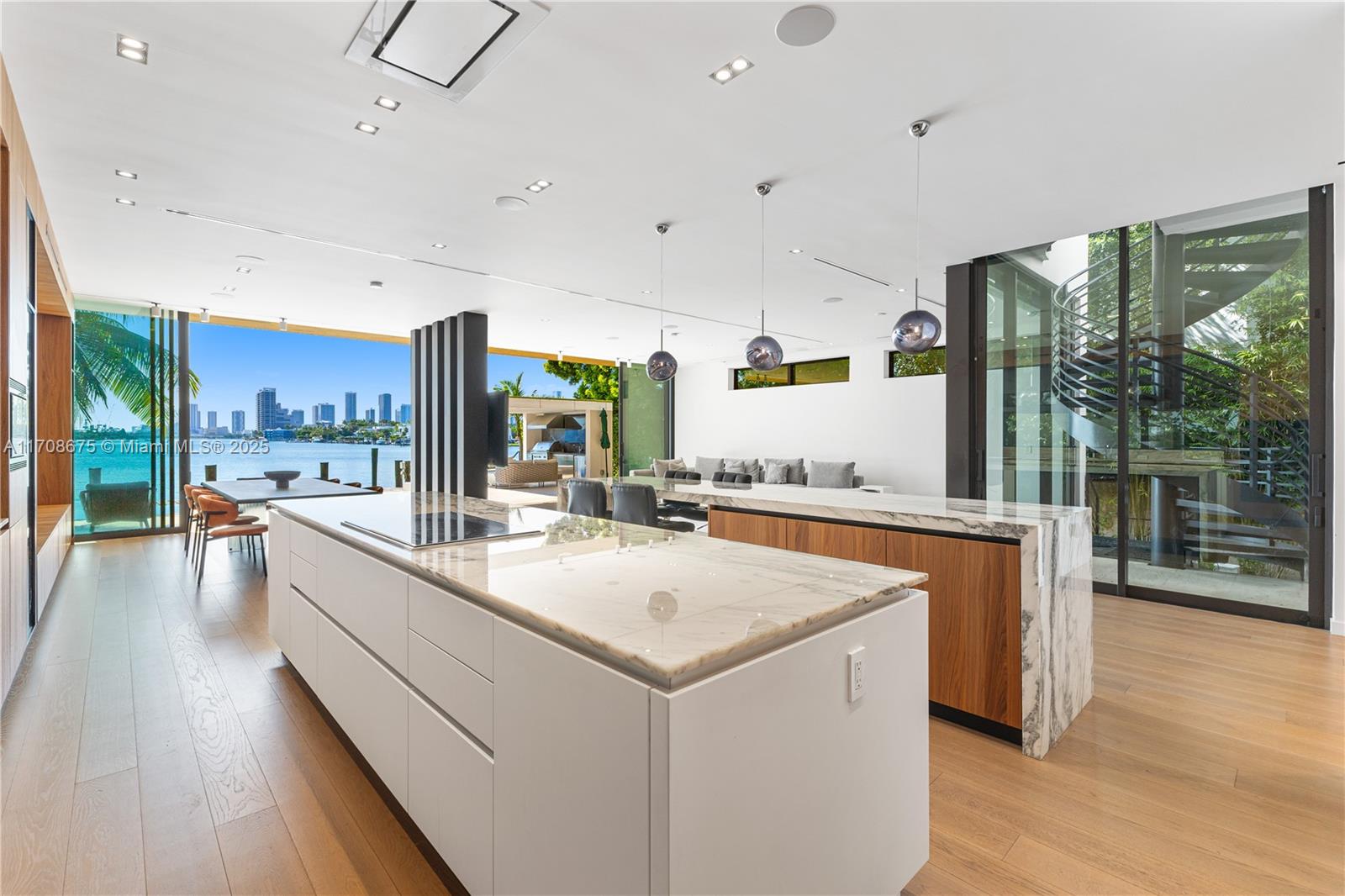 SAN MARINO ISLAND - Residential