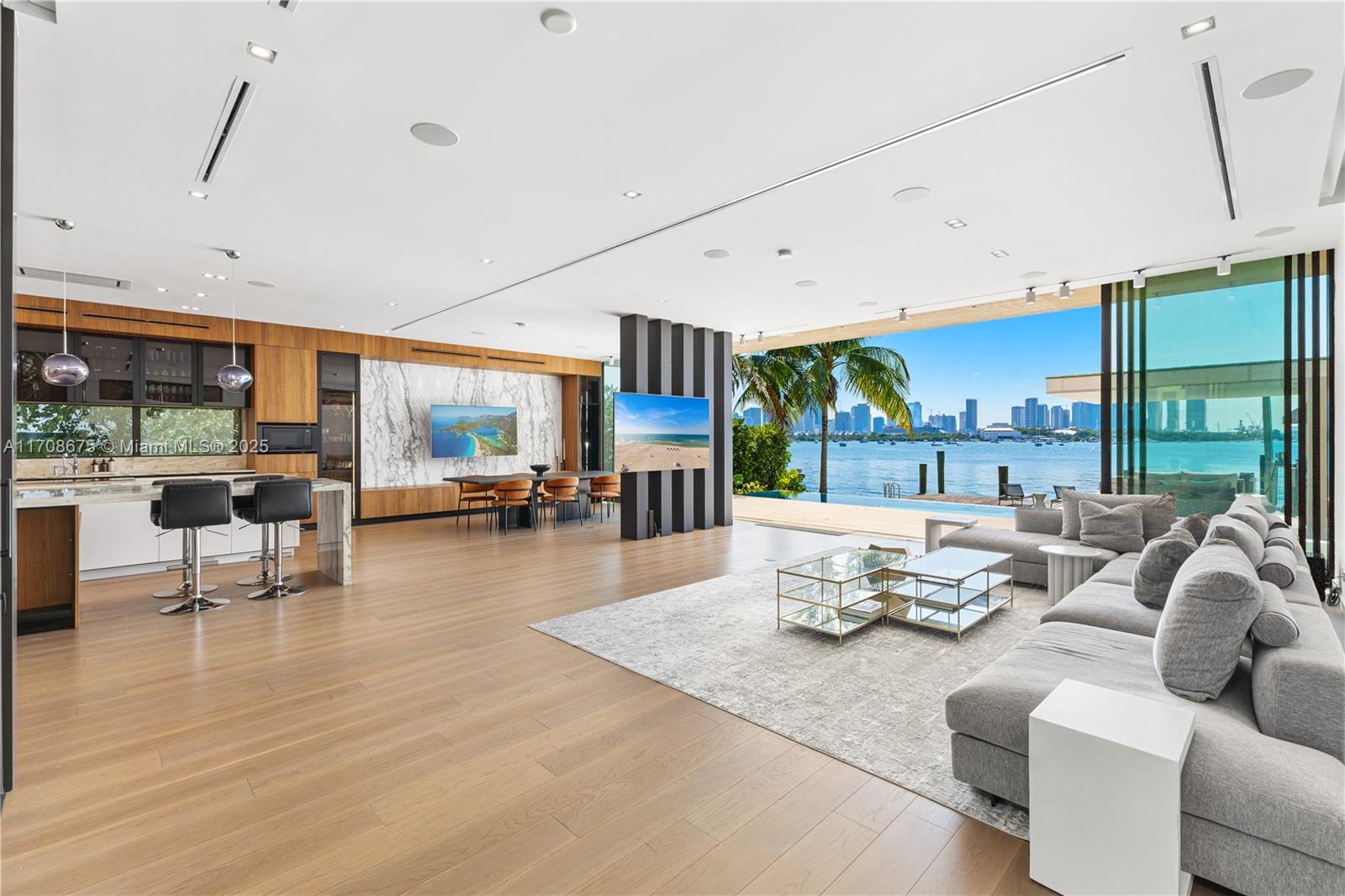 SAN MARINO ISLAND - Residential