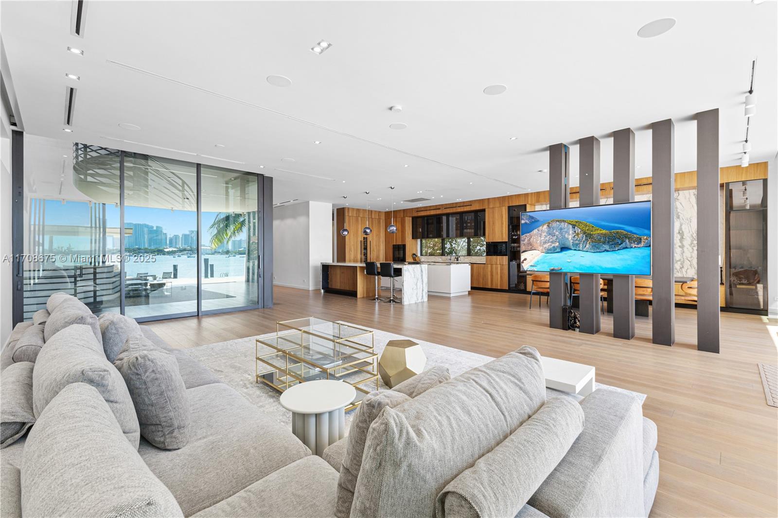 SAN MARINO ISLAND - Residential