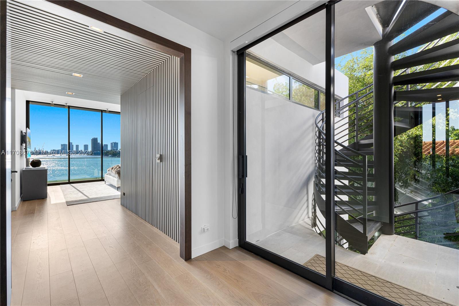 SAN MARINO ISLAND - Residential