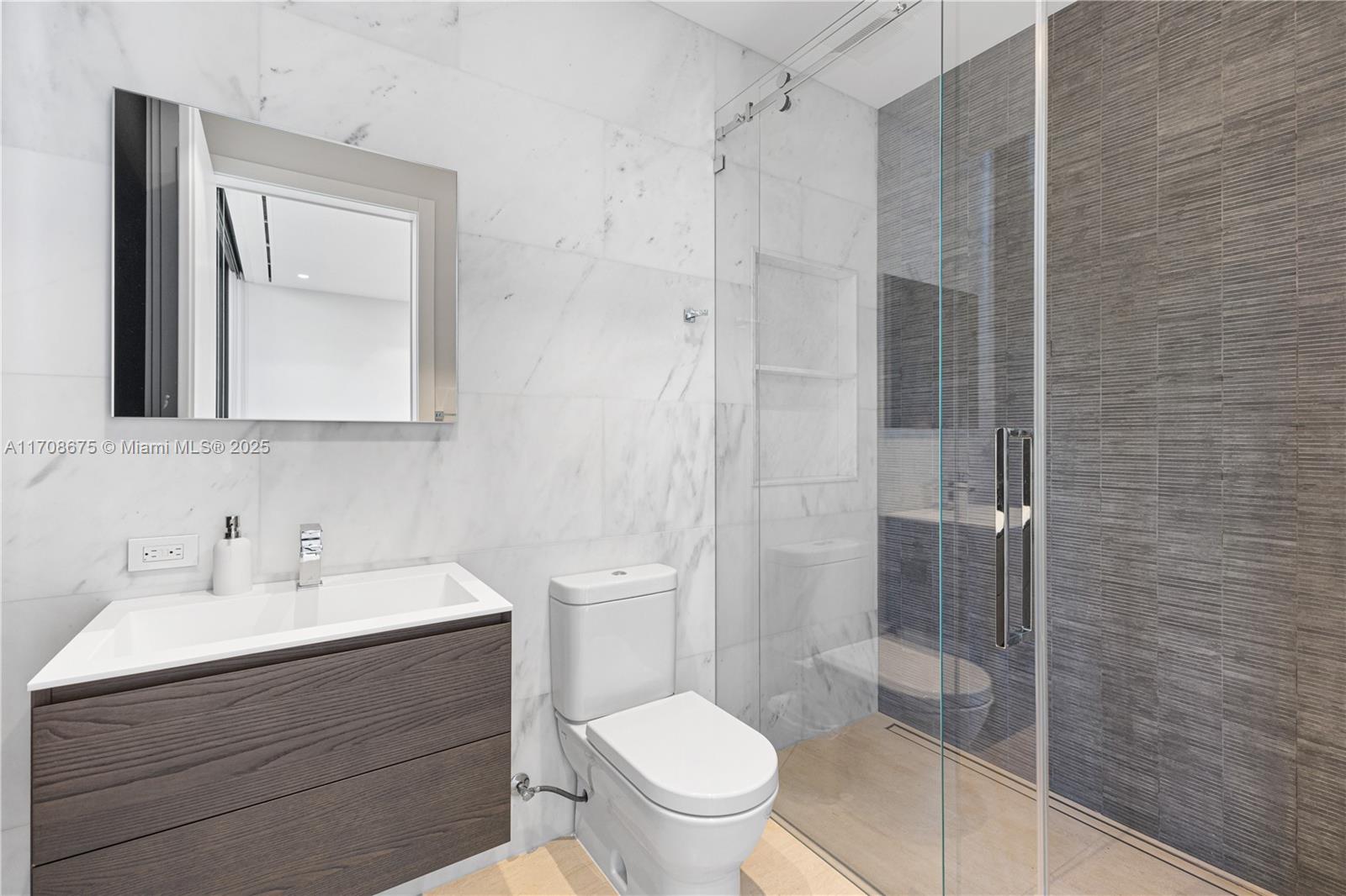 SAN MARINO ISLAND - Residential