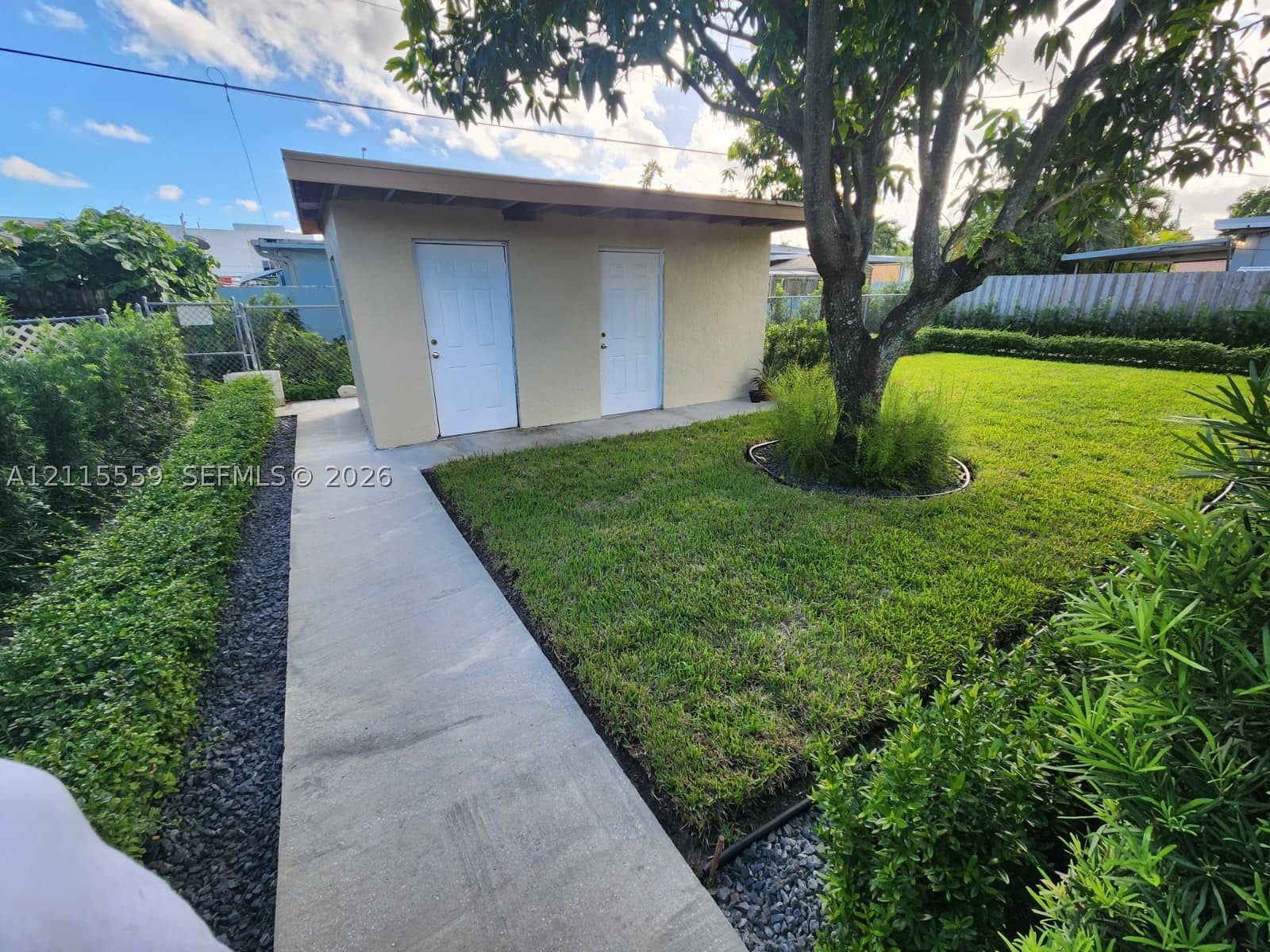 964 SE 3rd Pl