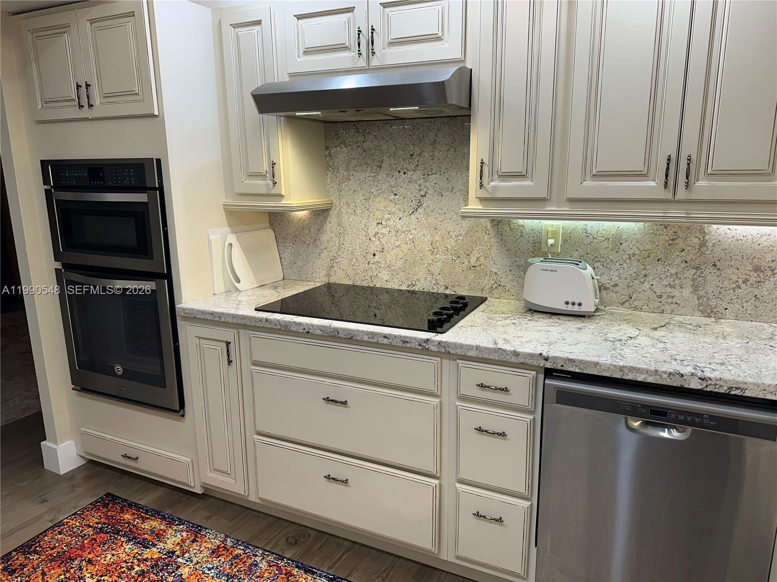 6039 Collins Ave 1431