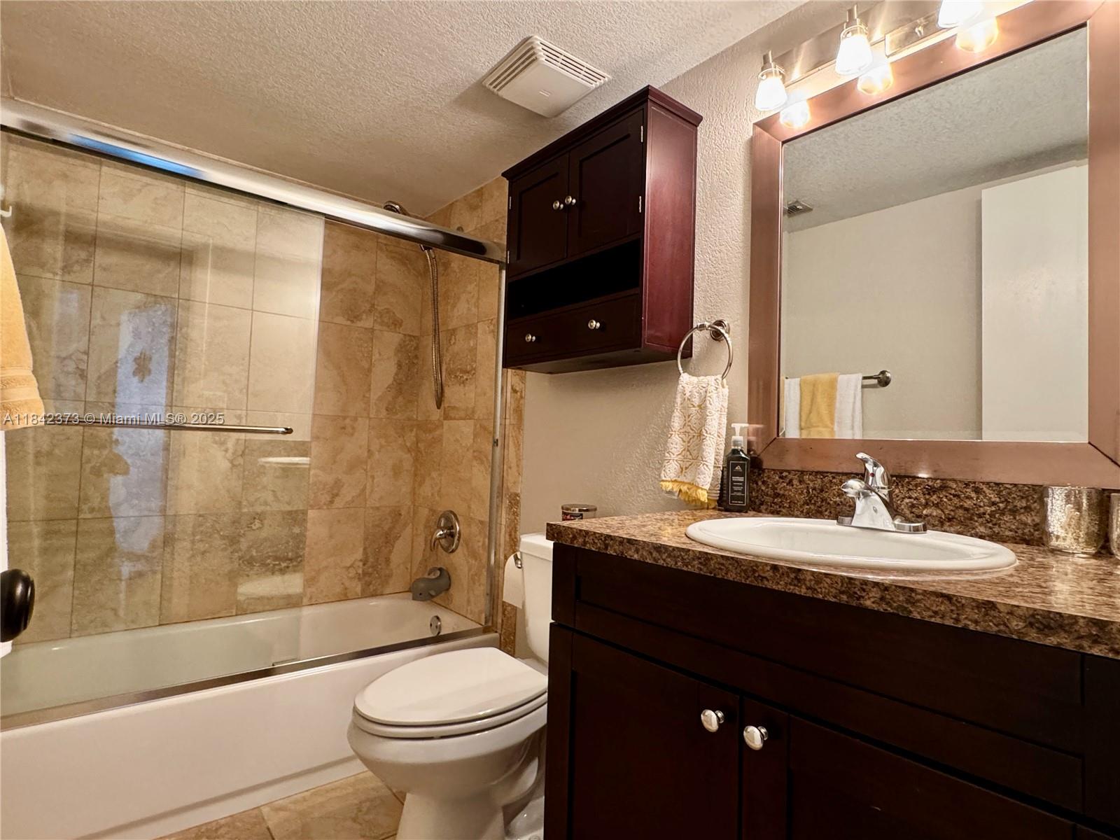 RACQUET CLUB VILLAGE APAR - Residential