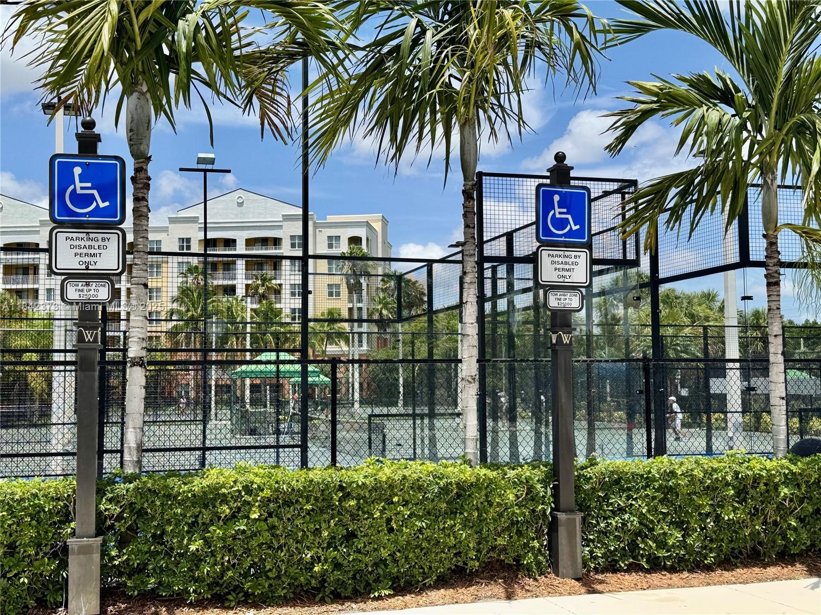 RACQUET CLUB VILLAGE APAR - Residential