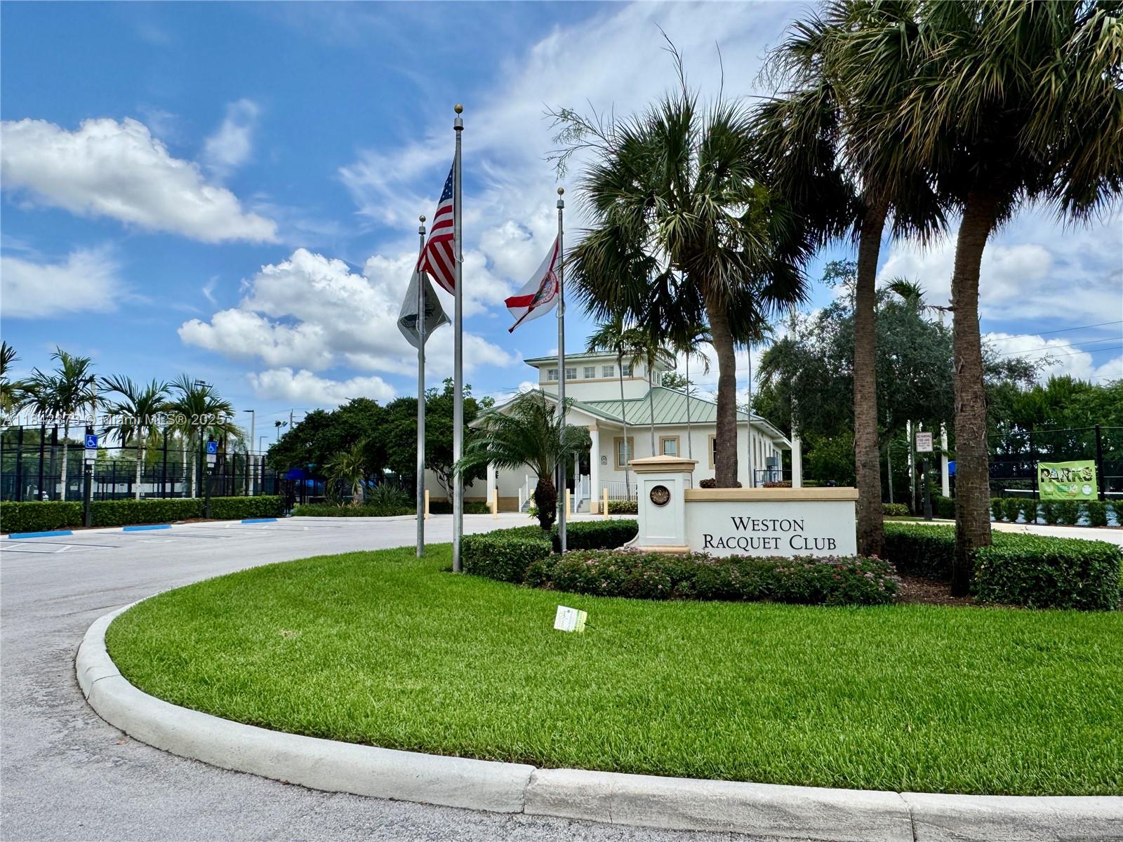 RACQUET CLUB VILLAGE APAR - Residential