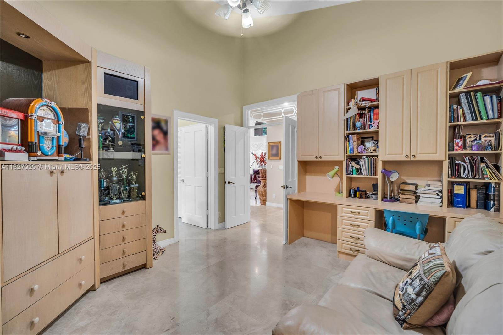 WHISPERING WOODS - Residential