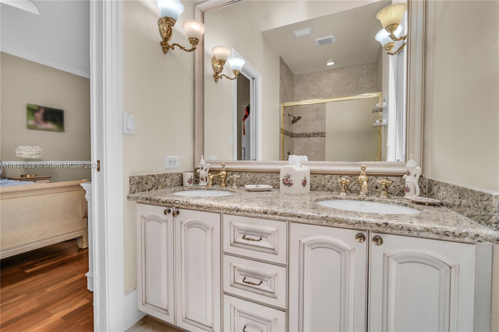 WHISPERING WOODS - Residential