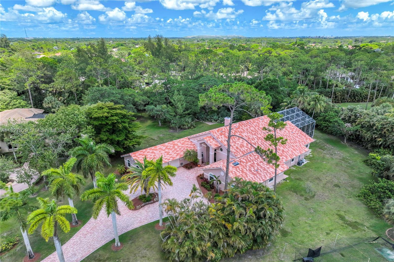 WHISPERING WOODS - Residential