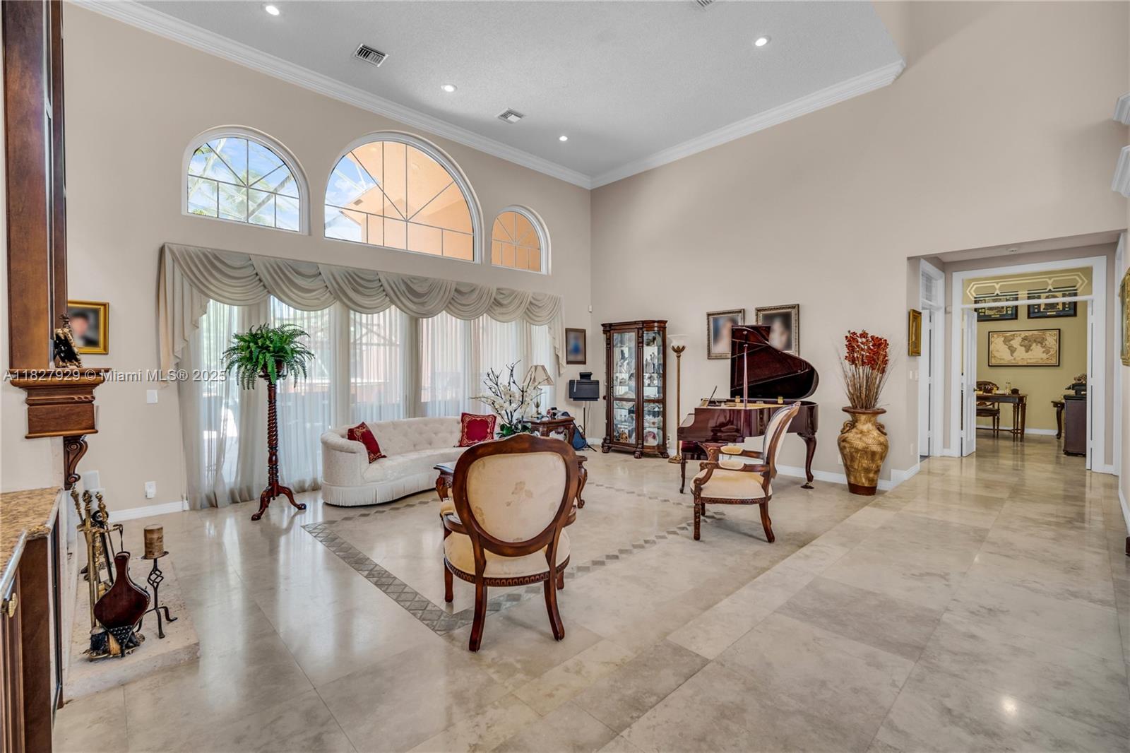 WHISPERING WOODS - Residential