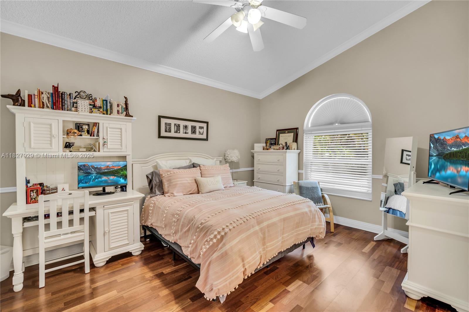 WHISPERING WOODS - Residential