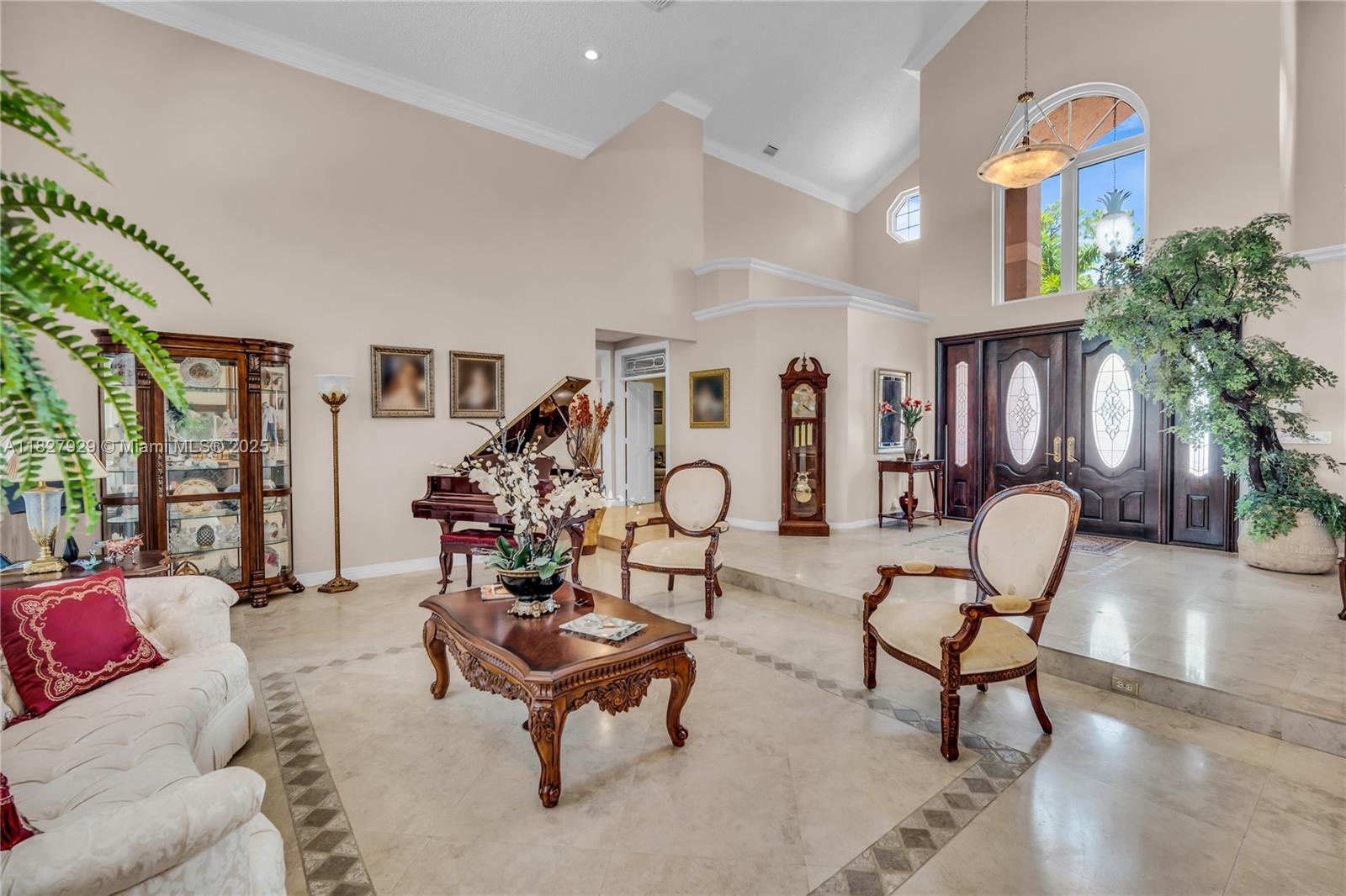 WHISPERING WOODS - Residential