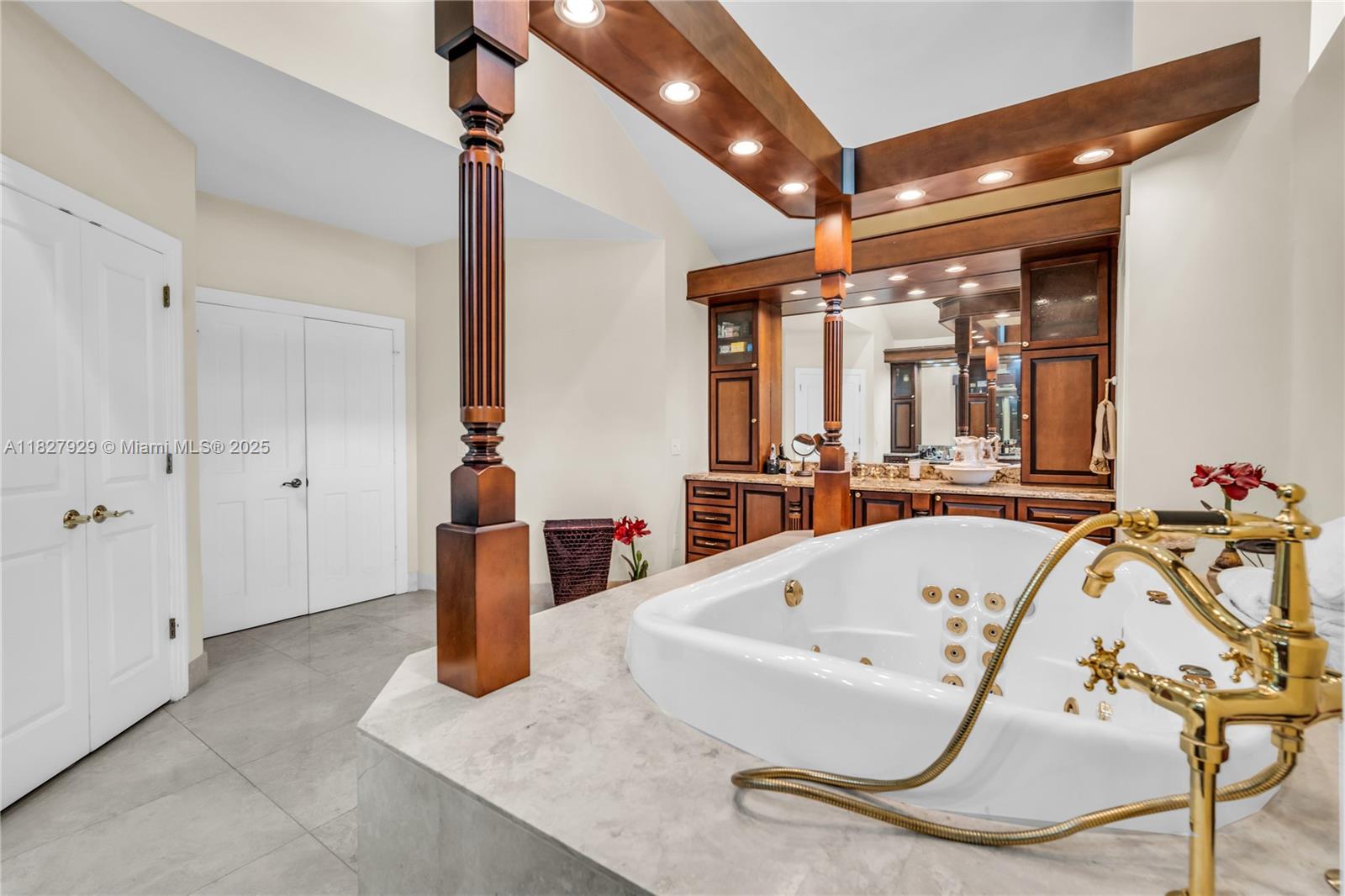 WHISPERING WOODS - Residential