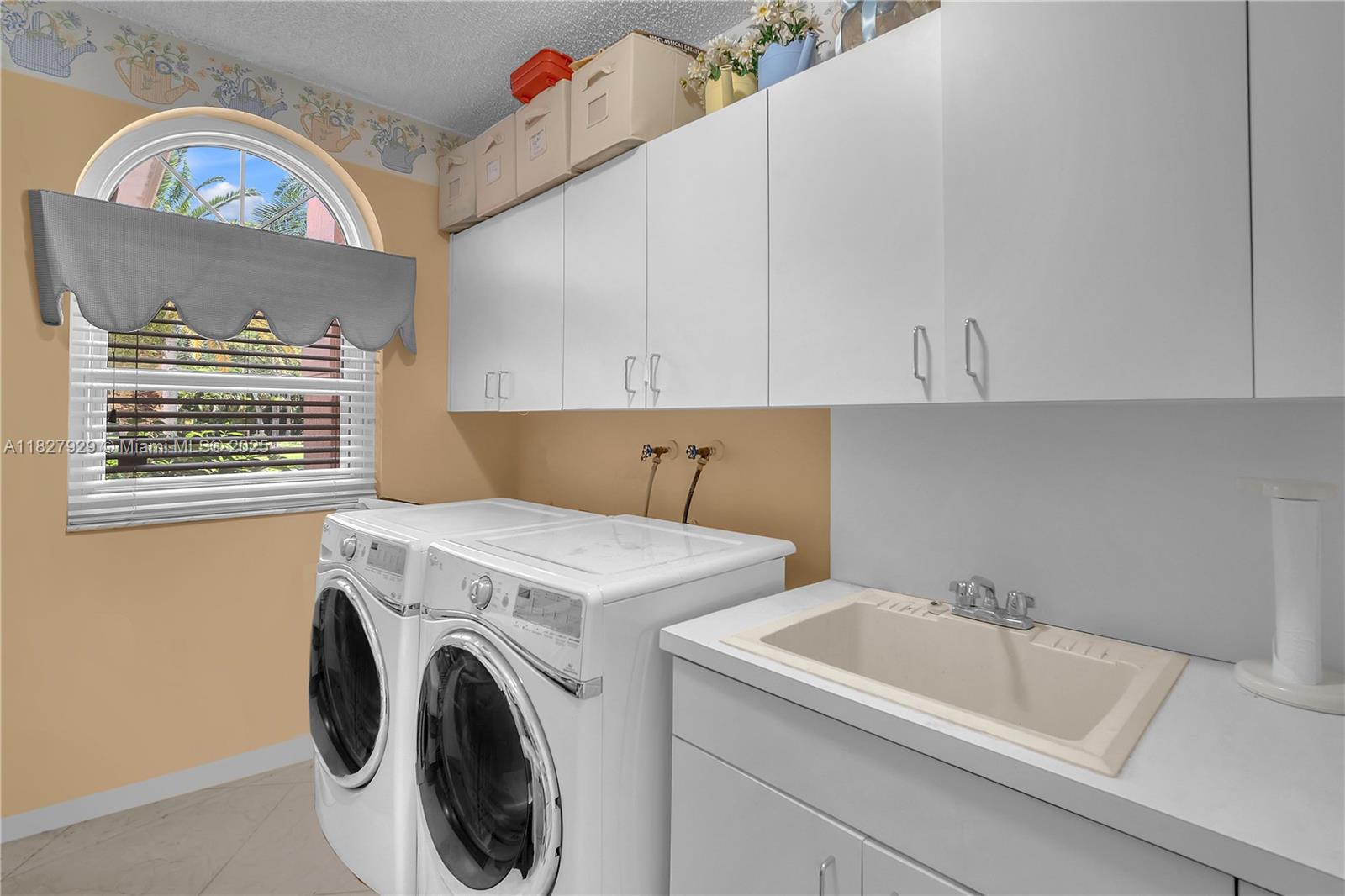 WHISPERING WOODS - Residential