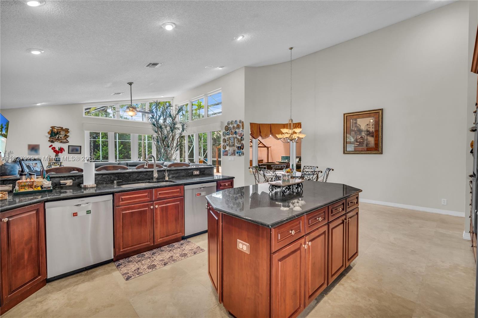 WHISPERING WOODS - Residential