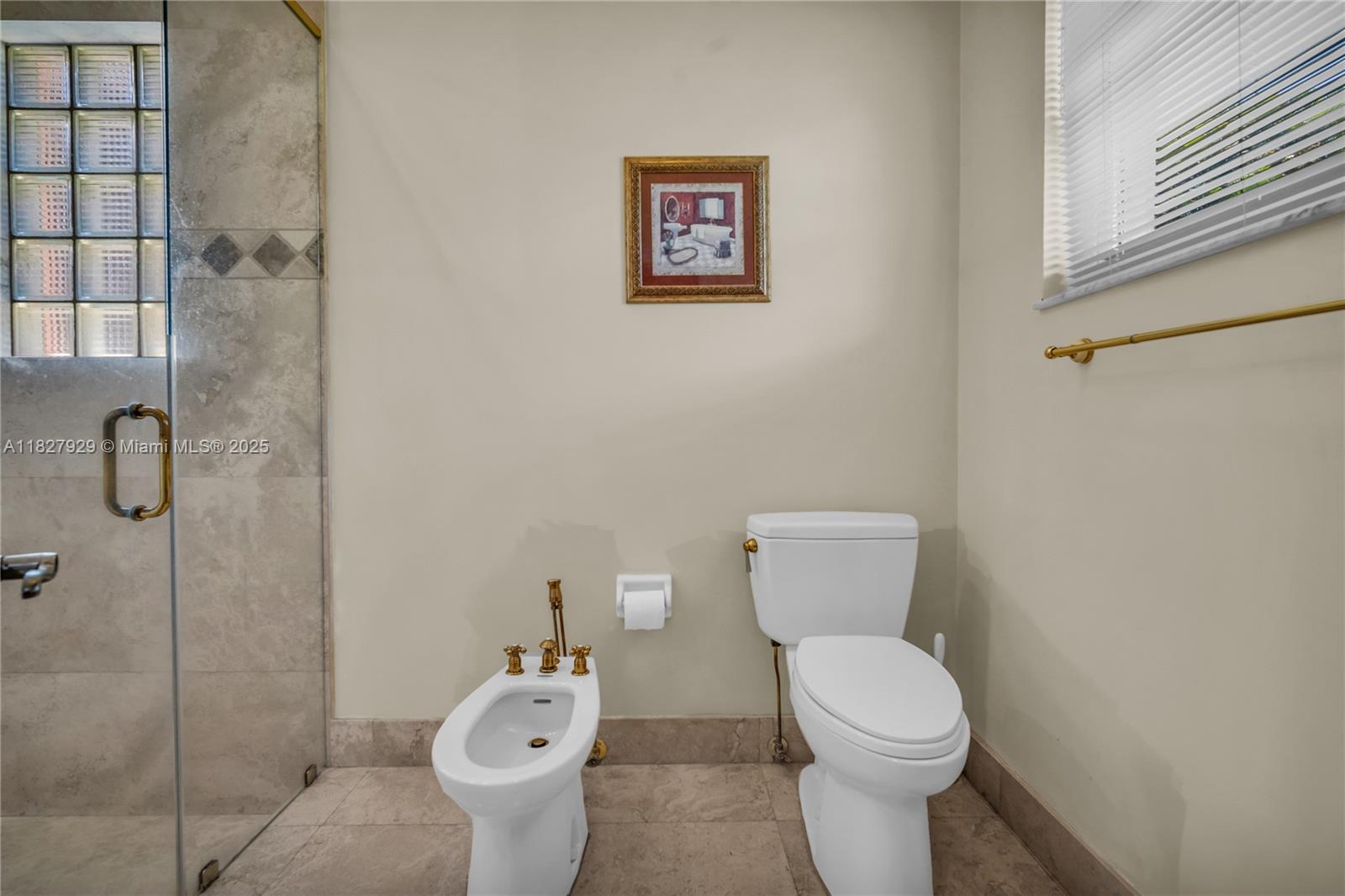 WHISPERING WOODS - Residential