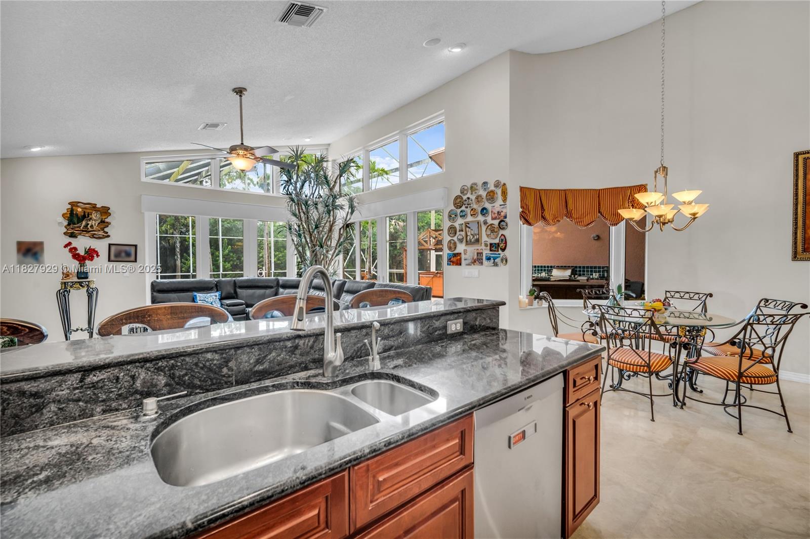 WHISPERING WOODS - Residential