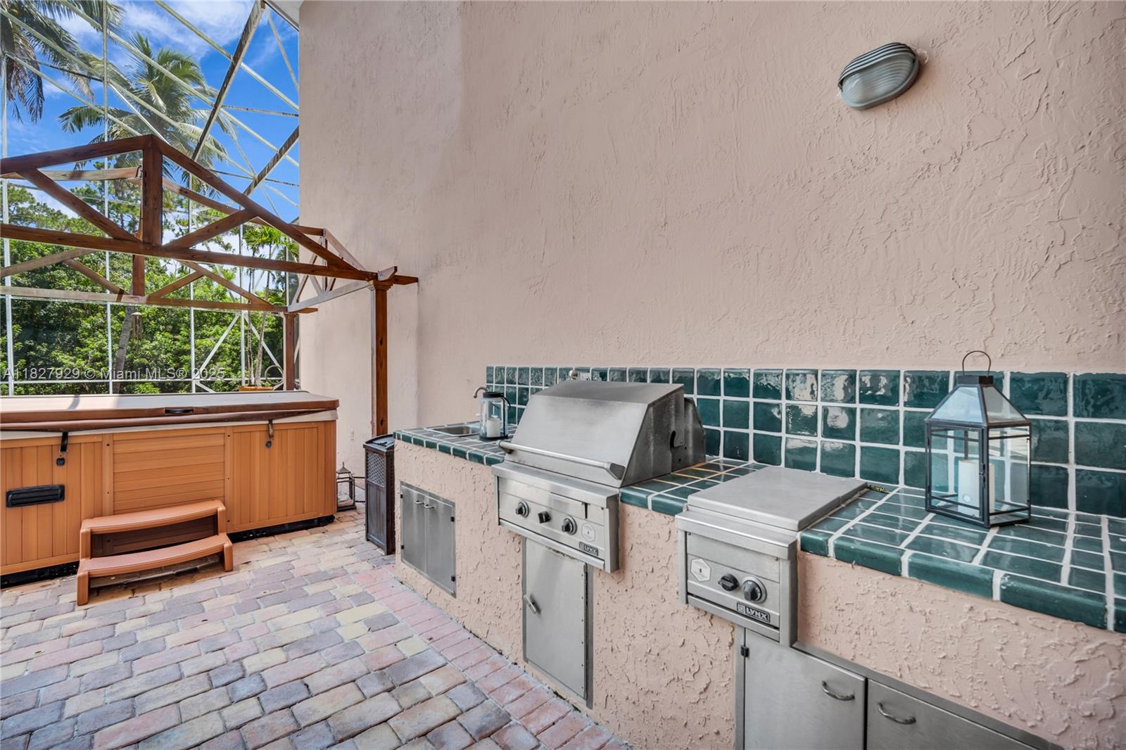 WHISPERING WOODS - Residential