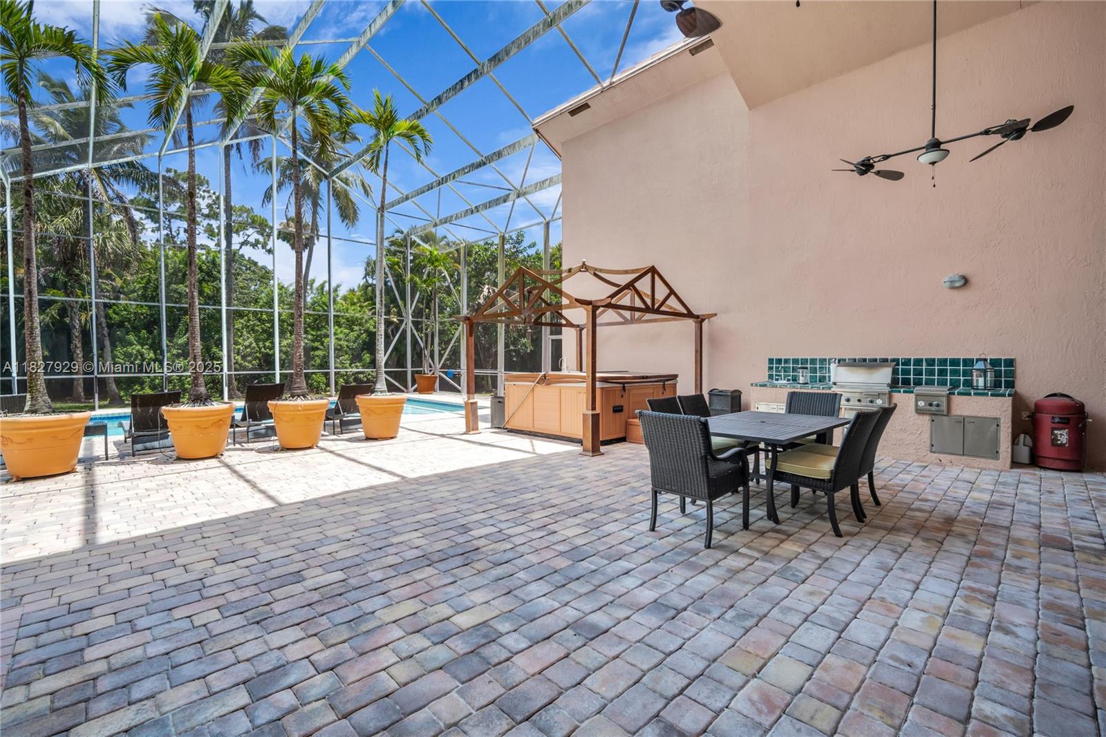 WHISPERING WOODS - Residential