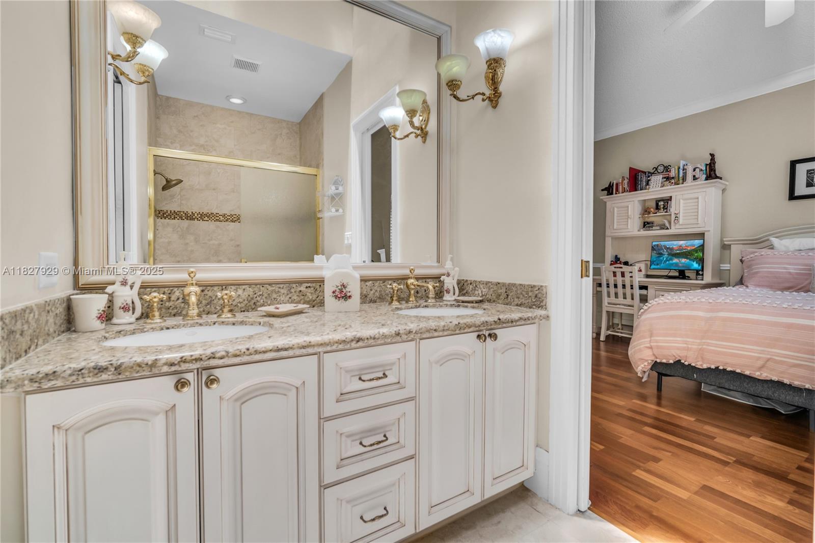 WHISPERING WOODS - Residential