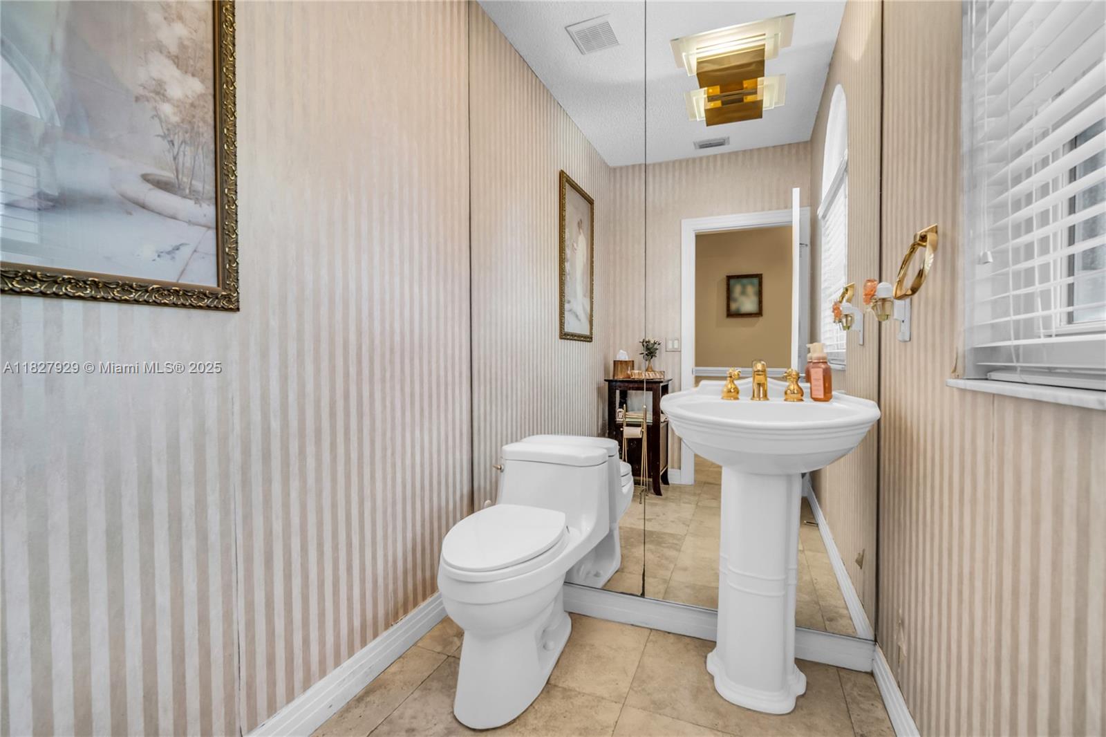 WHISPERING WOODS - Residential