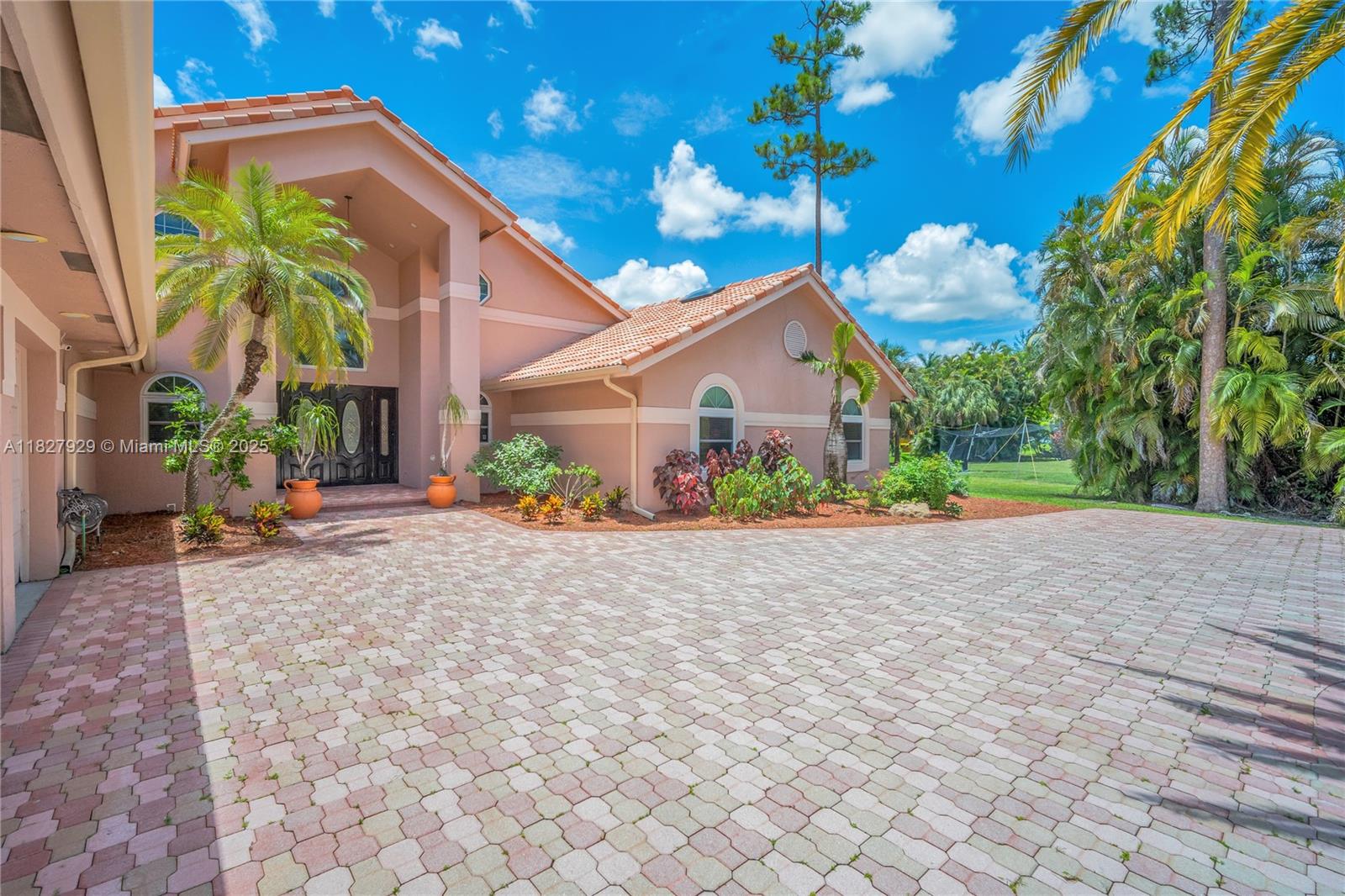 WHISPERING WOODS - Residential