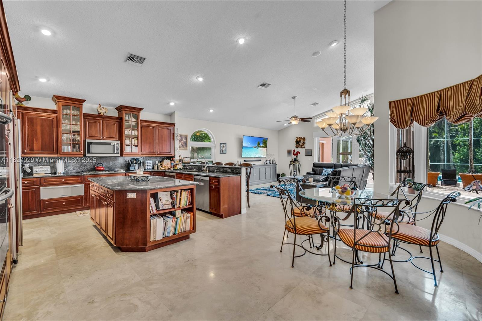 WHISPERING WOODS - Residential