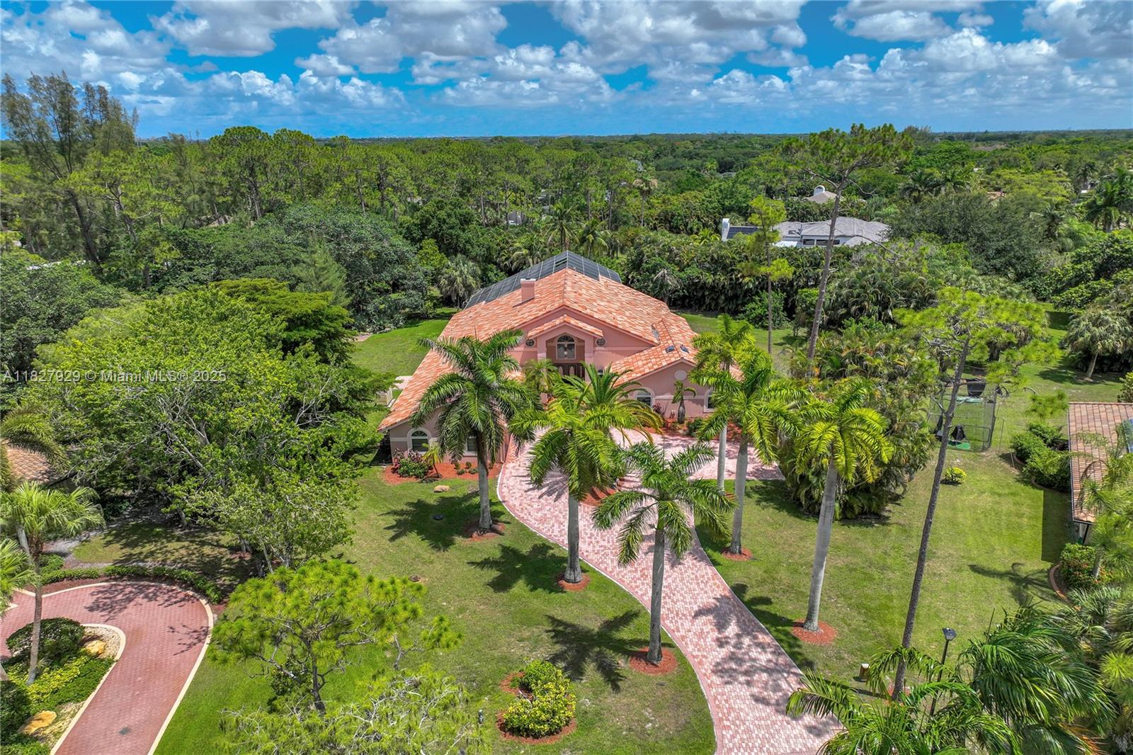 WHISPERING WOODS - Residential