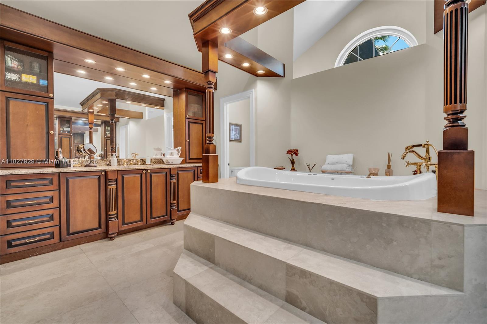 WHISPERING WOODS - Residential