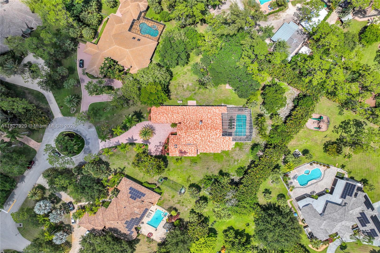 WHISPERING WOODS - Residential