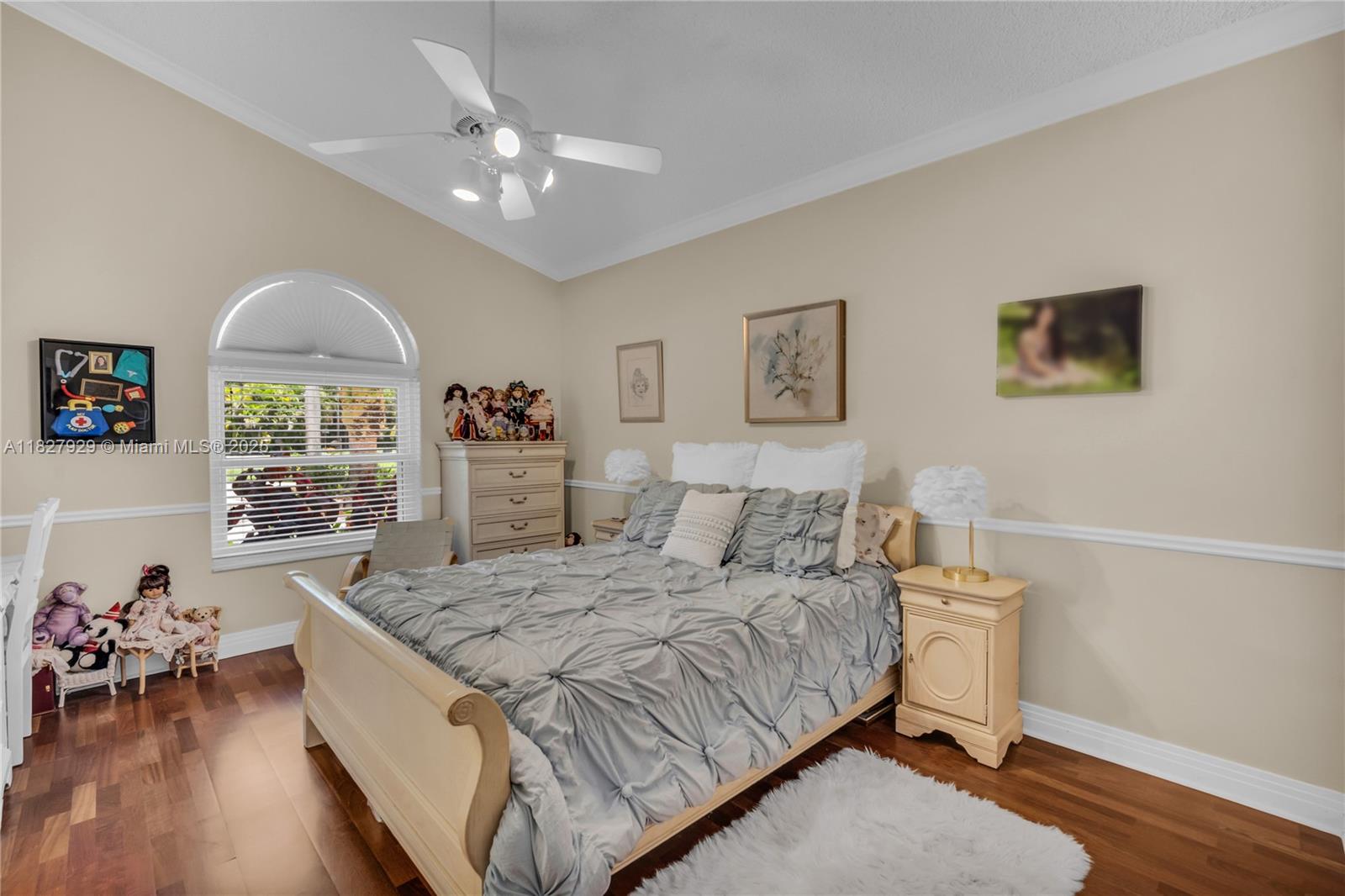 WHISPERING WOODS - Residential