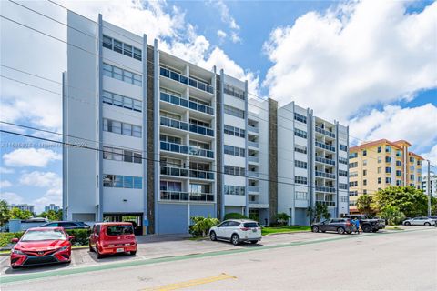 Condominium in Bay Harbor Islands FL 9381 Bay Harbor Dr Dr 33.jpg