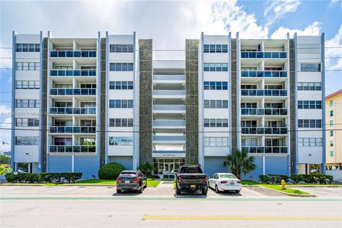 Condominium in Bay Harbor Islands FL 9381 Bay Harbor Dr Dr 32.jpg
