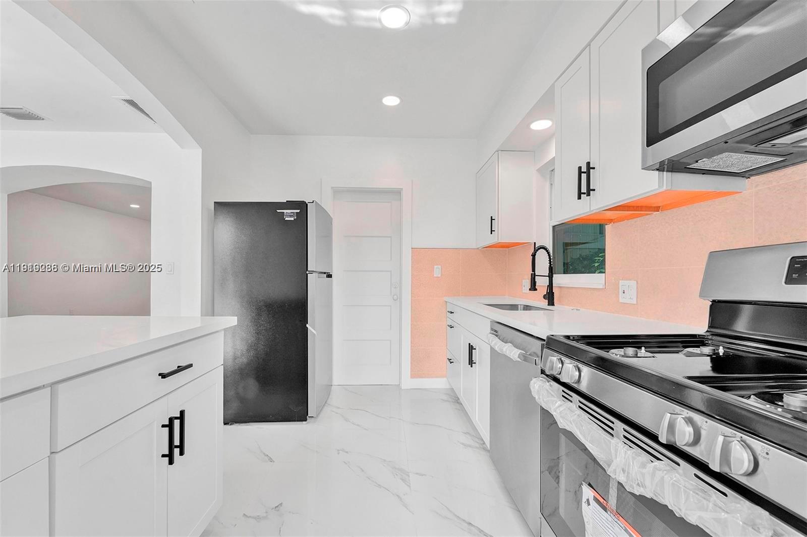 ALTOS DEL MAR NO 4 - Residential Lease